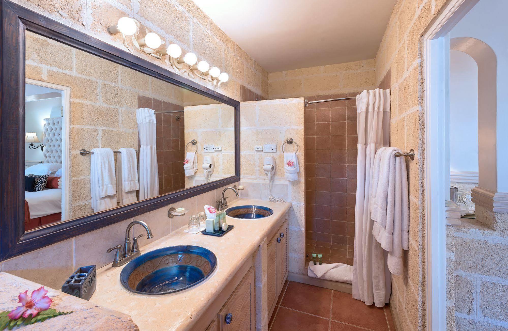 Little Arches Boutique Hotel - Adults Only Oistins Bagian luar foto